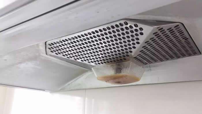 清洗油煙機(jī)注意事項(xiàng)：濾網(wǎng)