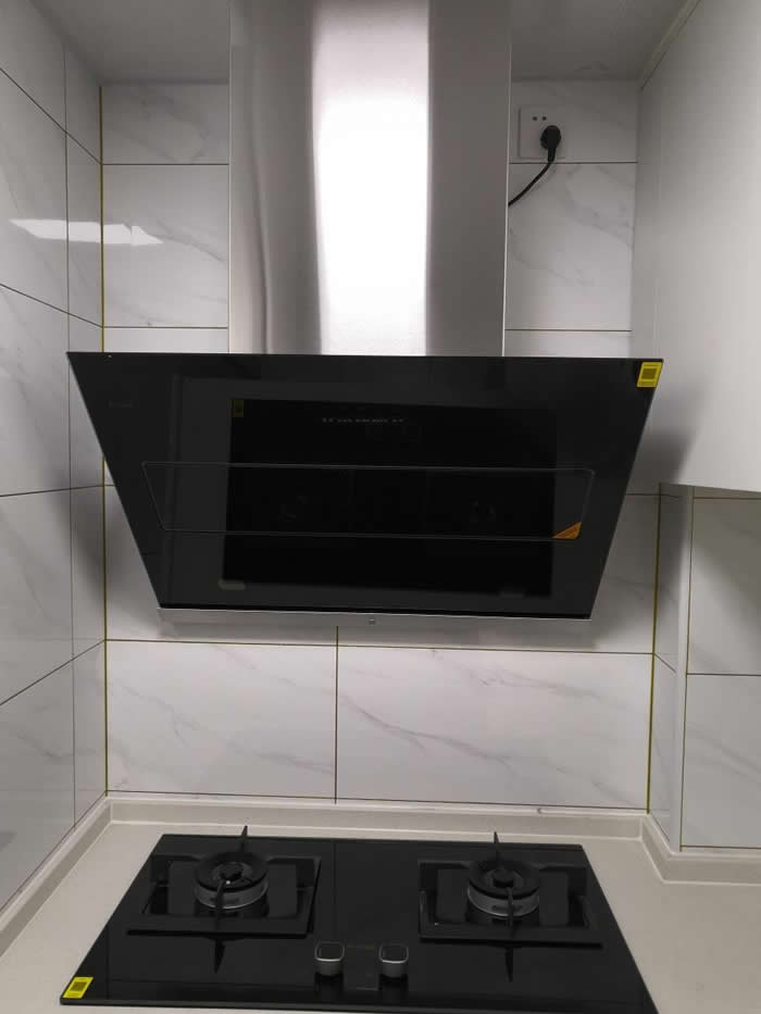 側(cè)吸式油煙機(jī)安裝過低會影響操作