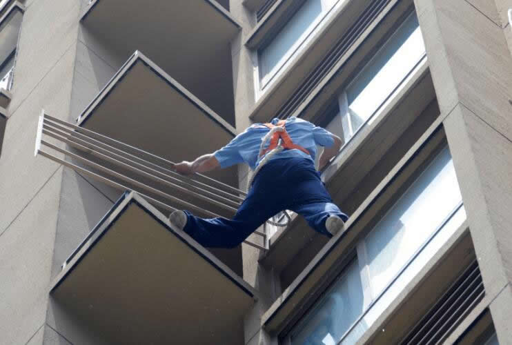 家電清洗個人安全注意事項：避免高空作業(yè)。